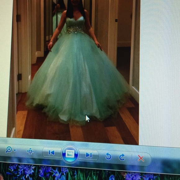 Prom dress - Picture 3 of 4