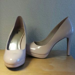 Fioni nude pumps