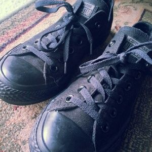 🍍     BLACK CONVERSE