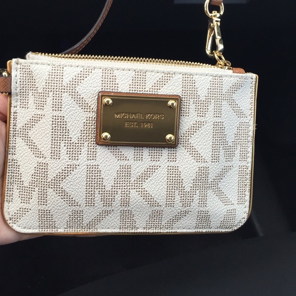 Michael kors little bag on SALE
