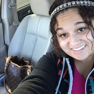 Meet your Posher, Clarissa