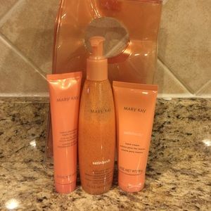 Mary Kay Satin Hands Trio