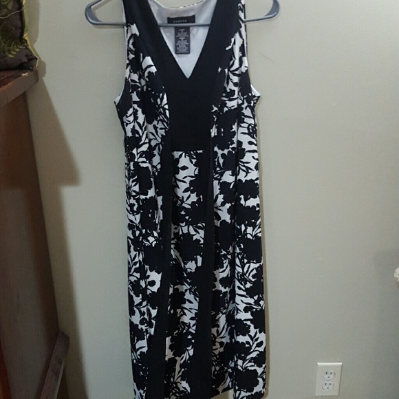 Dress - Picture 1 of 3
