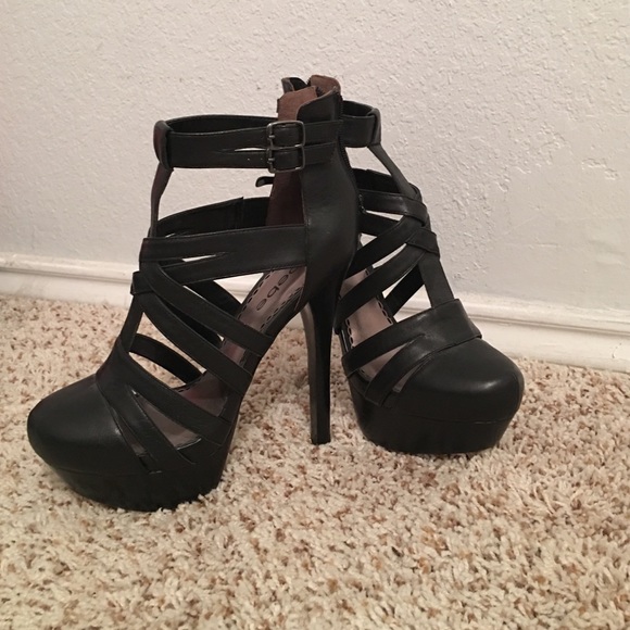 Bebe booties