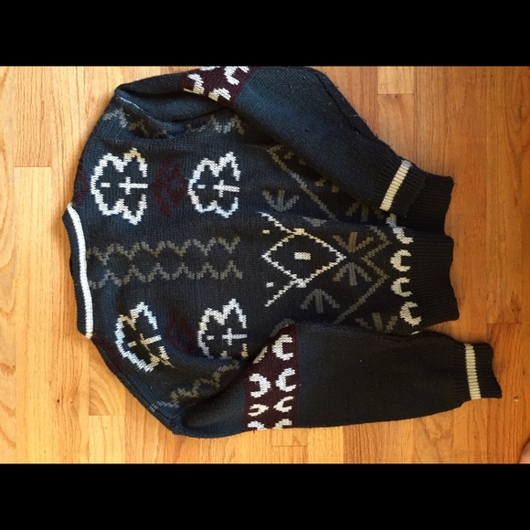 Trendy sweater from LF size small - Picture 3 of 4