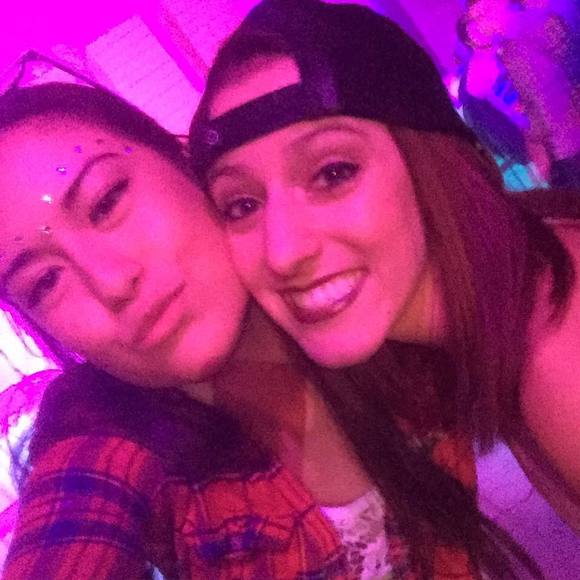 Meet your Posher, Camille - Picture 1 of 1