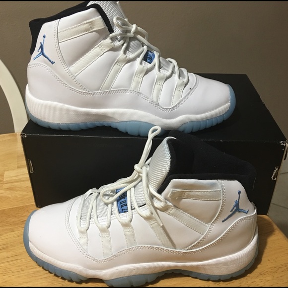 ❌SOLD❌Jordan Retro 11 Columbias size 5y