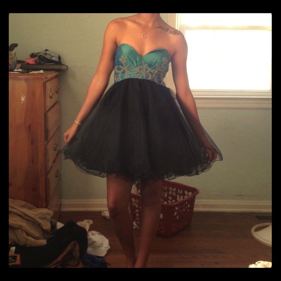 Homecoming / Prom Dress - Picture 1 of 4