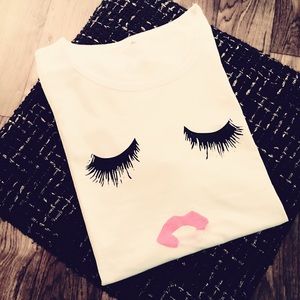 Eyelash Lip Print T-Shirt. 💕