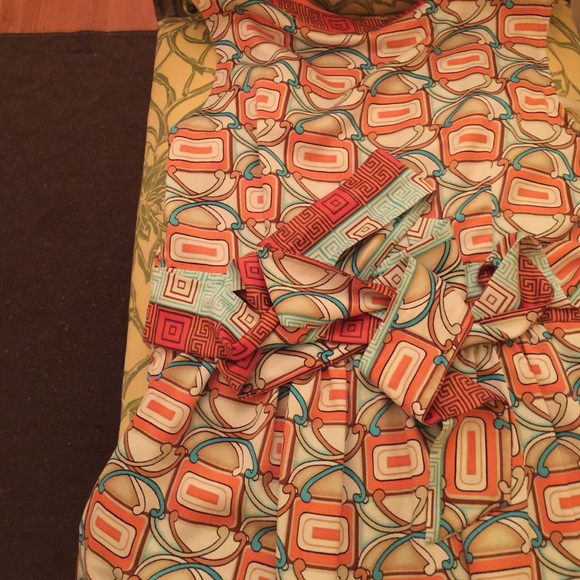 Beautiful silk top  variety of colors. - Picture 3 of 4