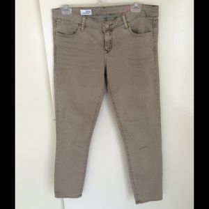 Ankle length skinny jeans