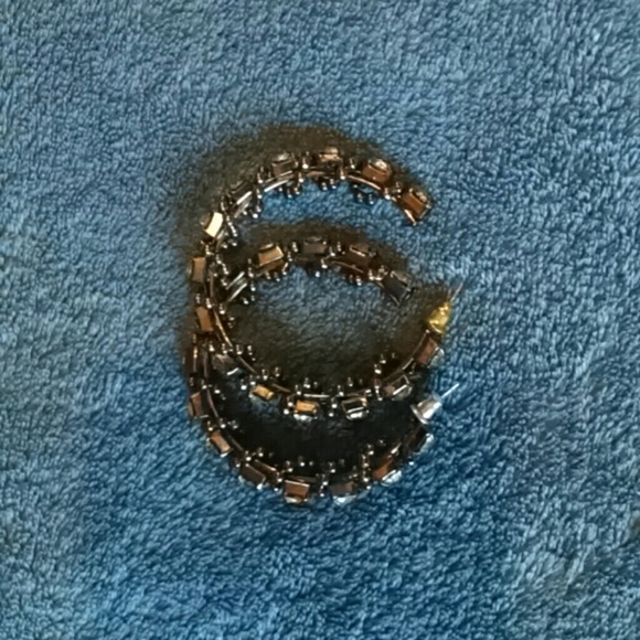 Earring - Picture 3 of 4