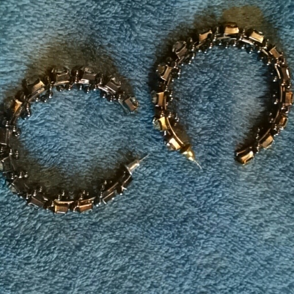 Earring - Picture 4 of 4