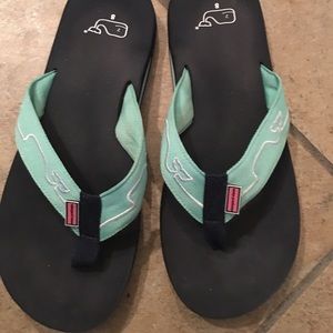Vineyard Vine flip flops