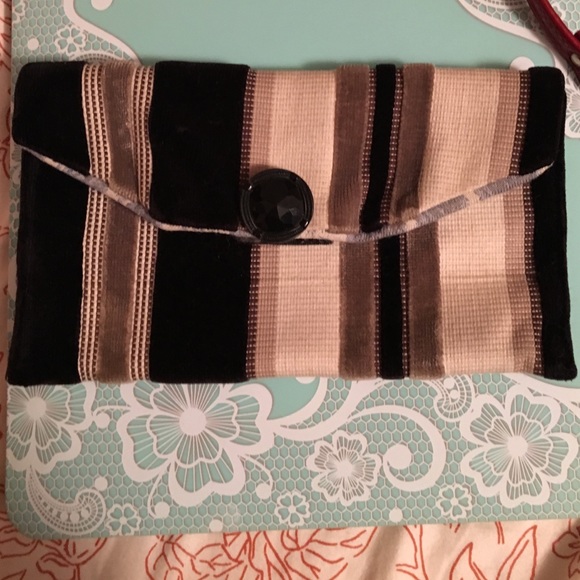 Black tan and cream pouch!