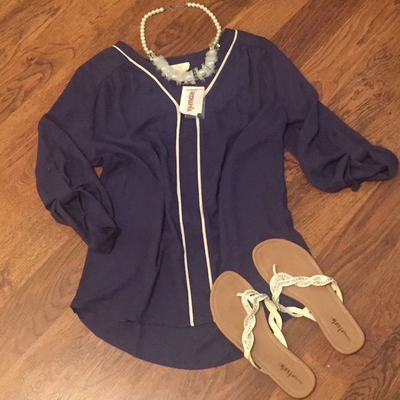 🚫SOLD🚫NWT Navy blouse - Picture 2 of 4