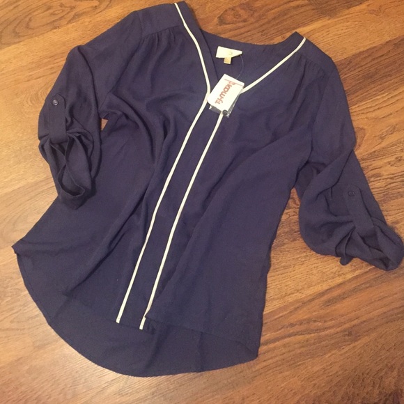 🚫SOLD🚫NWT Navy blouse - Picture 3 of 4
