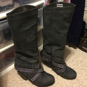Size 8 "Not Rated" grey fashion boots from Buckle