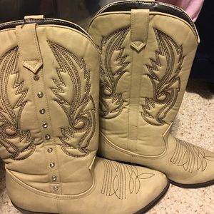 Size 7 bejeweled "Coconuts" cowboy boots