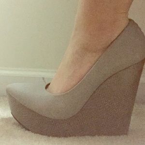Rock & Republic Grey Leather/Snakeskin Wedges