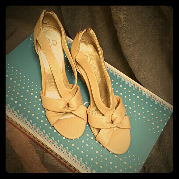 Seychelles sandals, size 8.