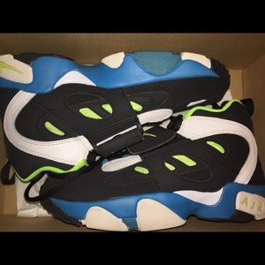 Diamond turfs size 6 mint condition with box