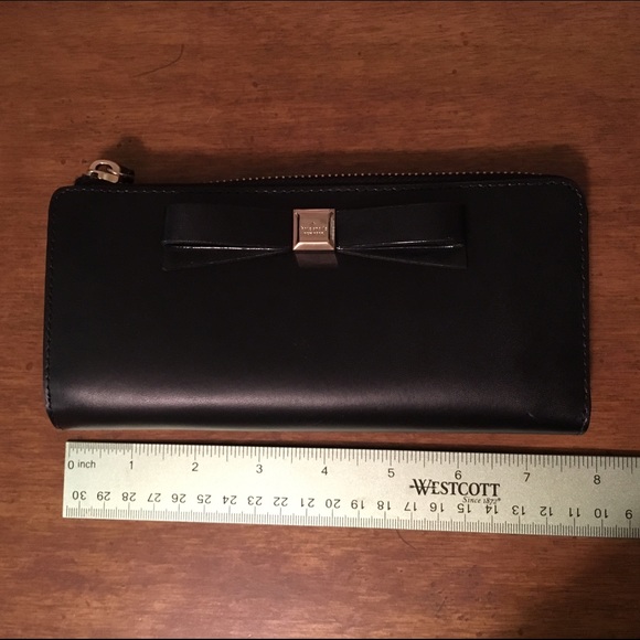 Kate Spade Bow Zippy Wallet - never used