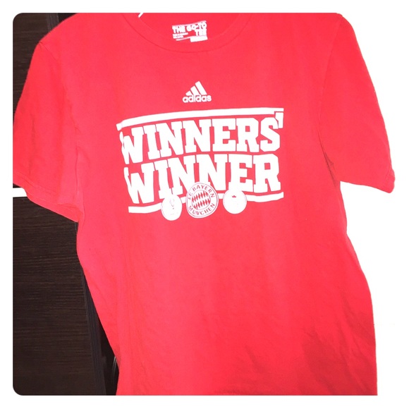 CLEAR OUT Bayern Munich Logo Red T Shirt