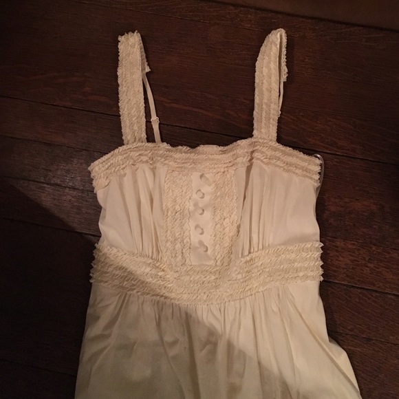 BCBG creme colored dress with ruffled details - Picture 1 of 3