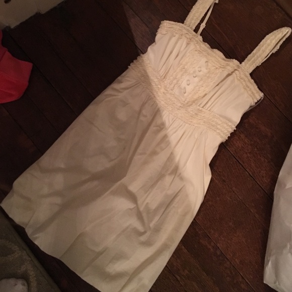BCBG creme colored dress with ruffled details - Picture 2 of 3