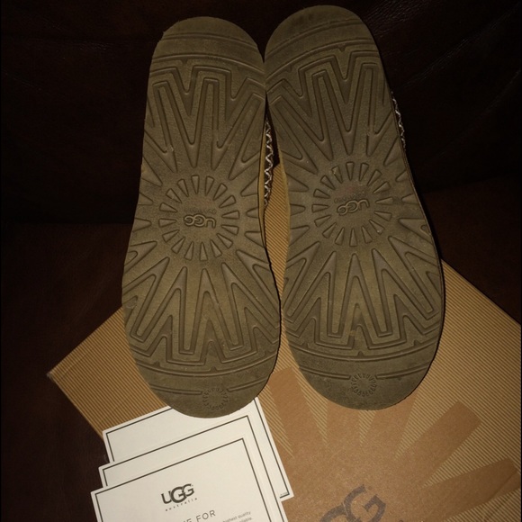 Sold on mercardi 💓 UGG Australia Slippers - Picture 3 of 3