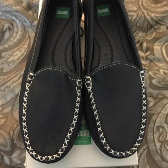BEAUTIFUL NAVY LEATHER LOAFERS FROM COUGAR size 8