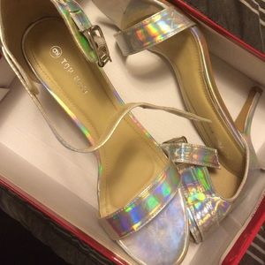 HOLOGRAPHIC HEELS!!