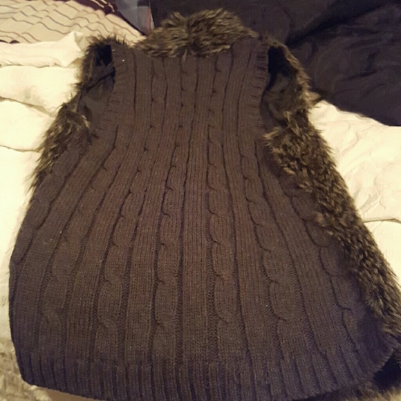 Faux fur vest - Picture 2 of 2