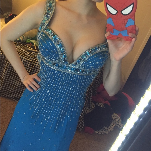 Gorgeous blue prom dress - Picture 2 of 3