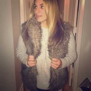 BB DAKOTA faux fur vest