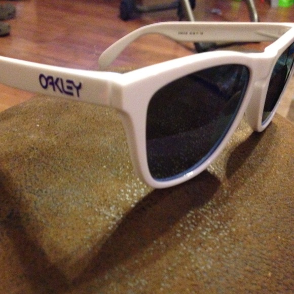 Heritage Collection Oakley Frogskins
