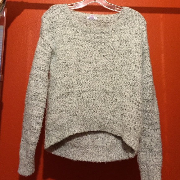 Plush greyish white and black long sleeve - Picture 1 of 1