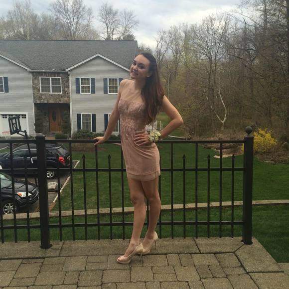 Meet your Posher, Simone - Picture 1 of 1