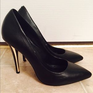 Steve Madden Black Pumps