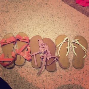 🍀🍀🍀3 flip flops for the price of one!