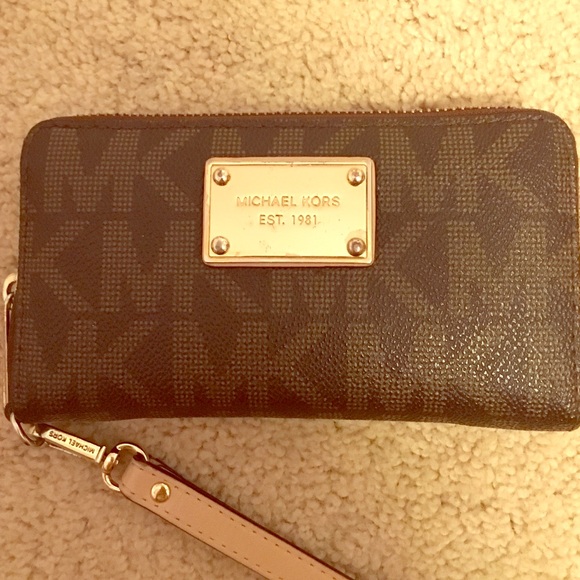 Michael Kors Handbags - Michael Kors wallet