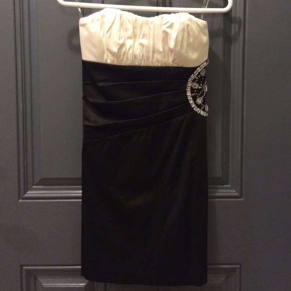EUC- strapless cocktail dress