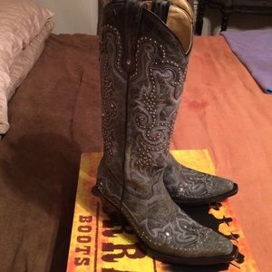 Black/gray distressed boots