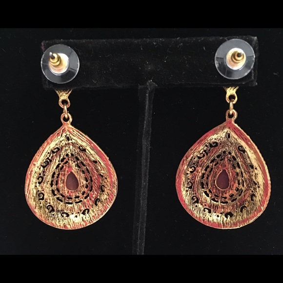 Gold tone Earrings - NWOT - Picture 2 of 2