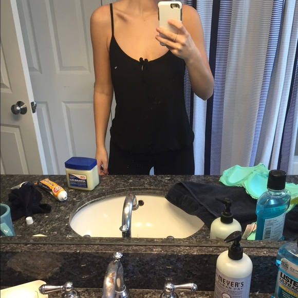 Cute sleeveless top!