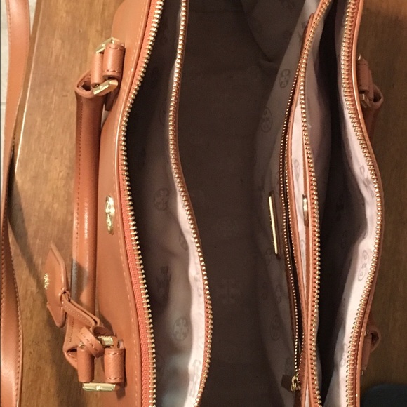 Tory Burch Robinson Satchel - Picture 2 of 8