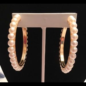 Pearl/Goldtone Hoop Earrings NWOT