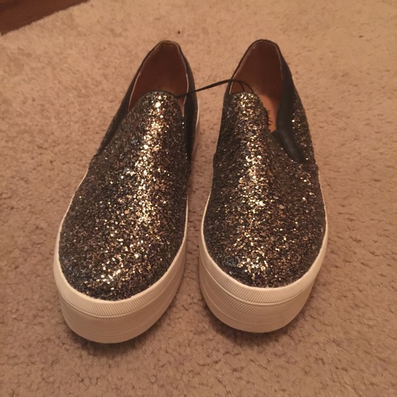NWT gold glitter shoes size 8