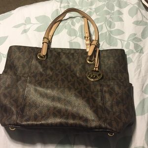 Michael kors jet set bag!